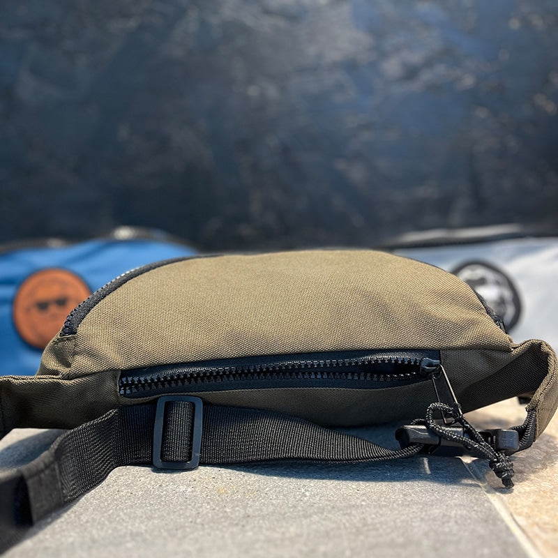 karlskopf-bauchtasche-kaki-tasche-hinten