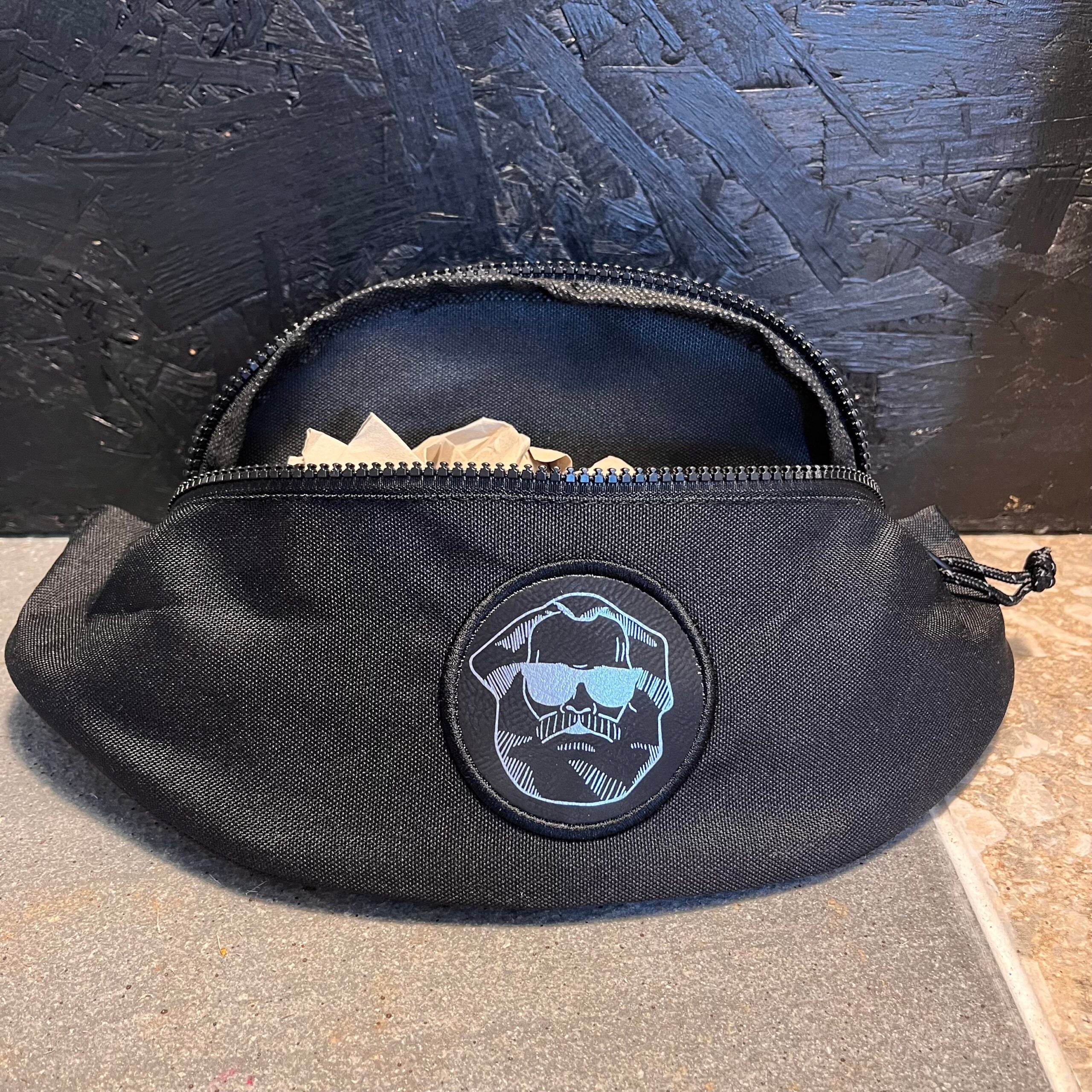 karlskopf-bauchtasche-schwarz-innenansicht